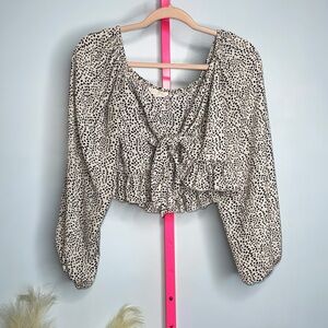 Cloud Ten Leopard Print Front Tie Top size Medium